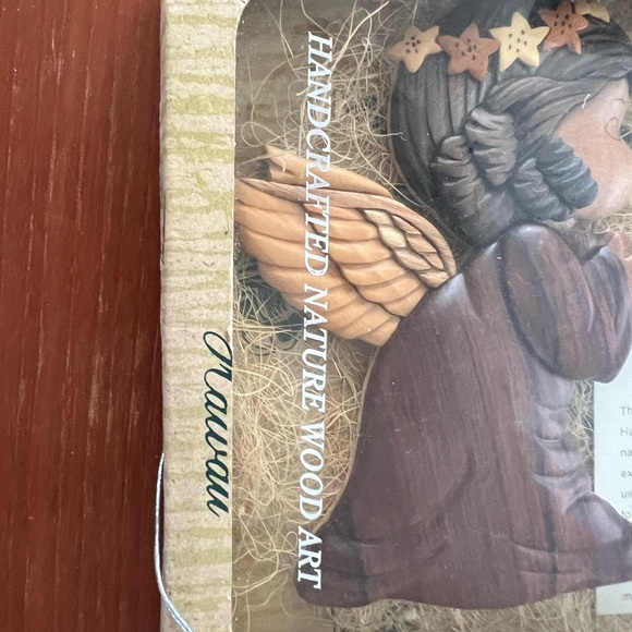 Hawaii crafted handmade wood art kissing angels - Picture 14 of 16